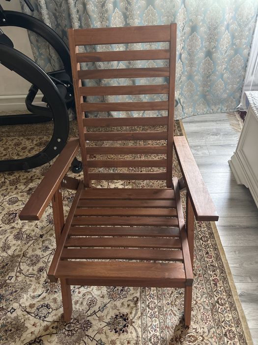 Деревянные кресла