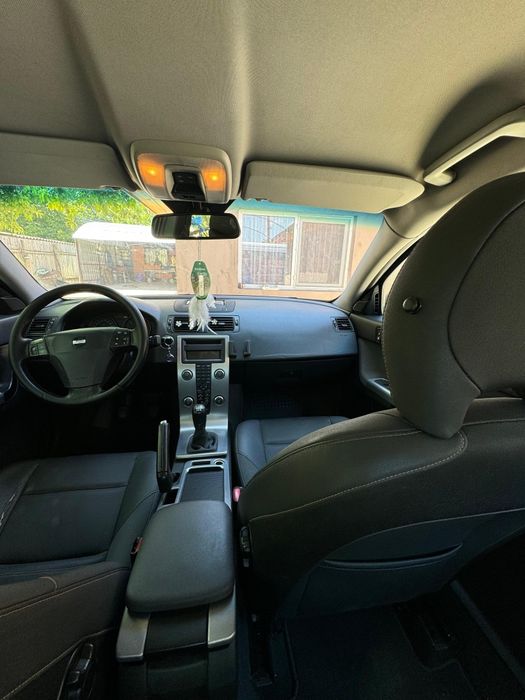 Mă vinde Volvo s 40