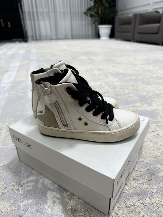 Продам детскую обувь