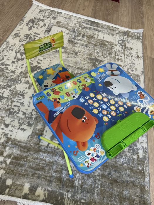 Детский стол и стулья