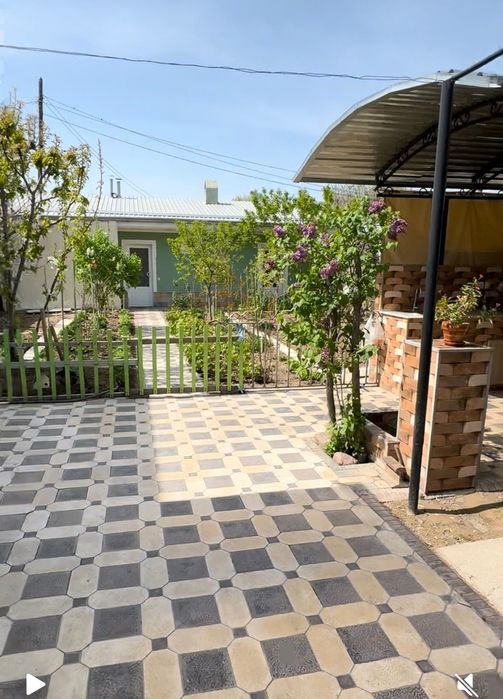 Продается земля под строительство с домом своя