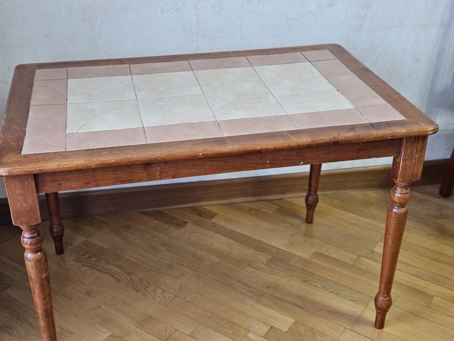 Срочно продам стол и ковры