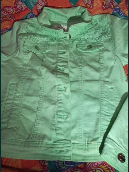 Продам курточки на девочку