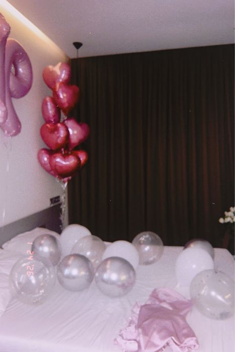 Шарики с цифрами 19 и в виде сердечек