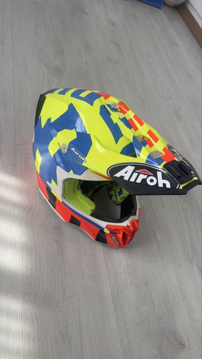 casca L (Airoh Twist 2.0 )