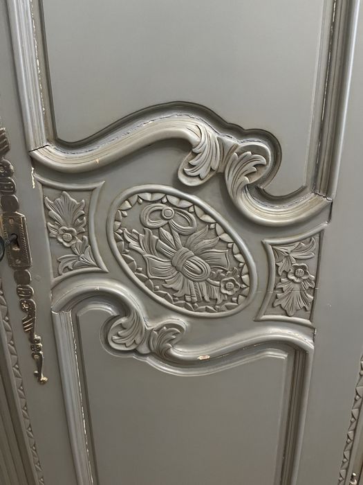 Шкаф из натуральных материалов