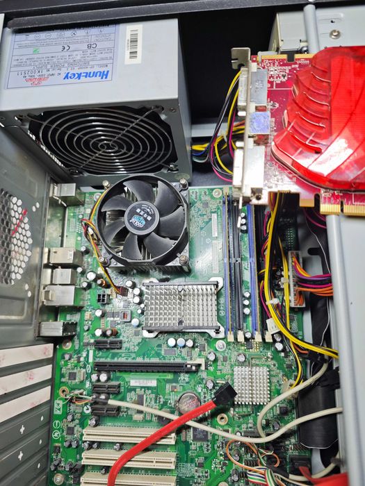 Кейс для компьютера с комплектующими