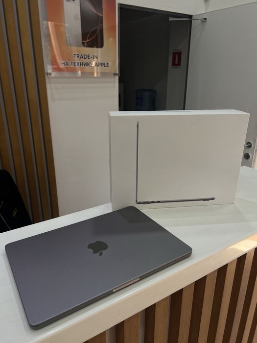 Продаю МакБук Эйр м2 8/512гб Apple MacBook Air M2 8/512GB