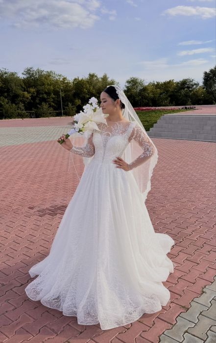 Продам  свадебную платью