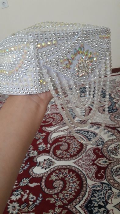 Kelinlar uchun dòppi va sari yopinchiq