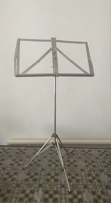 Продается штатив для нот