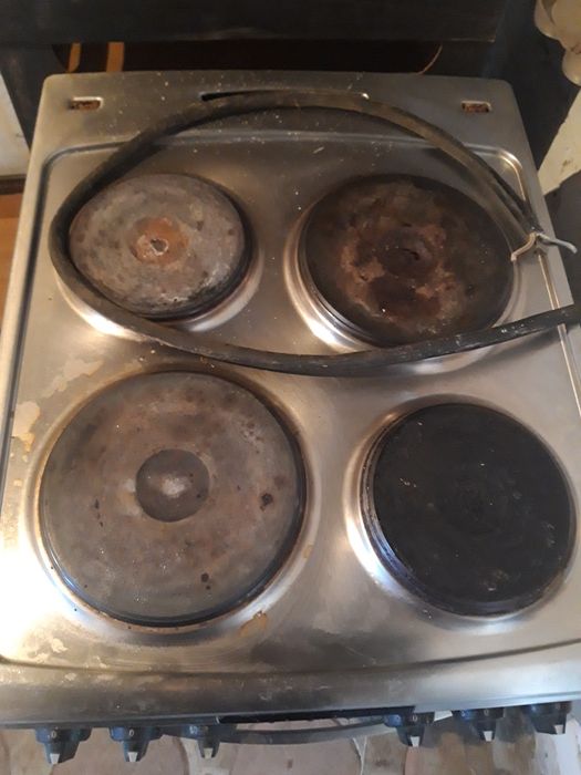 Продам эл плиту Hansa