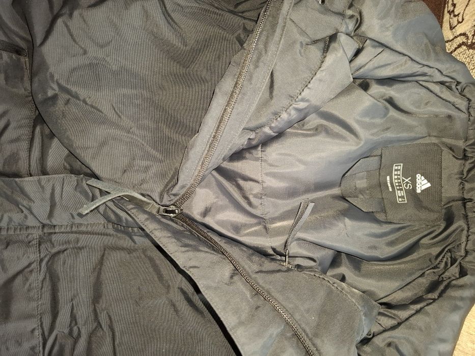Vând geaca Adidas 80 lei