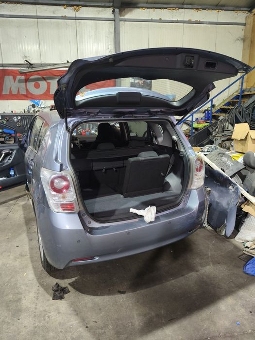 Продавам на части TOYOTA VERSO 1.8 16V 2010 г.