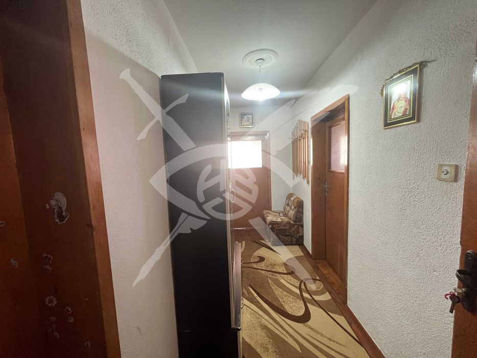 Продава се Къща в Панагюрище - 392 кв.м за 439 €/кв.м - Снимка #3