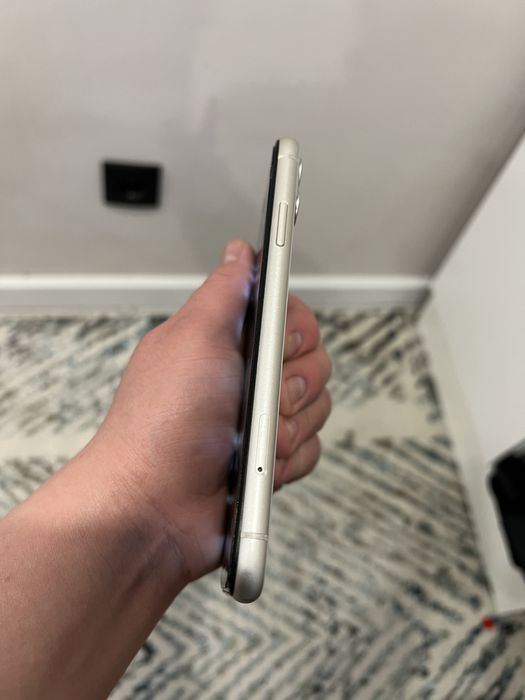 Продам айфон 11