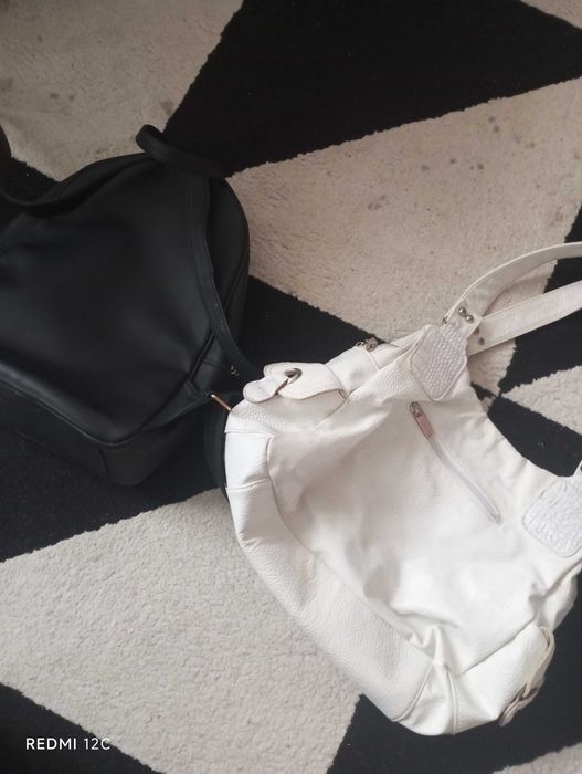 Раница и дамска чанта.