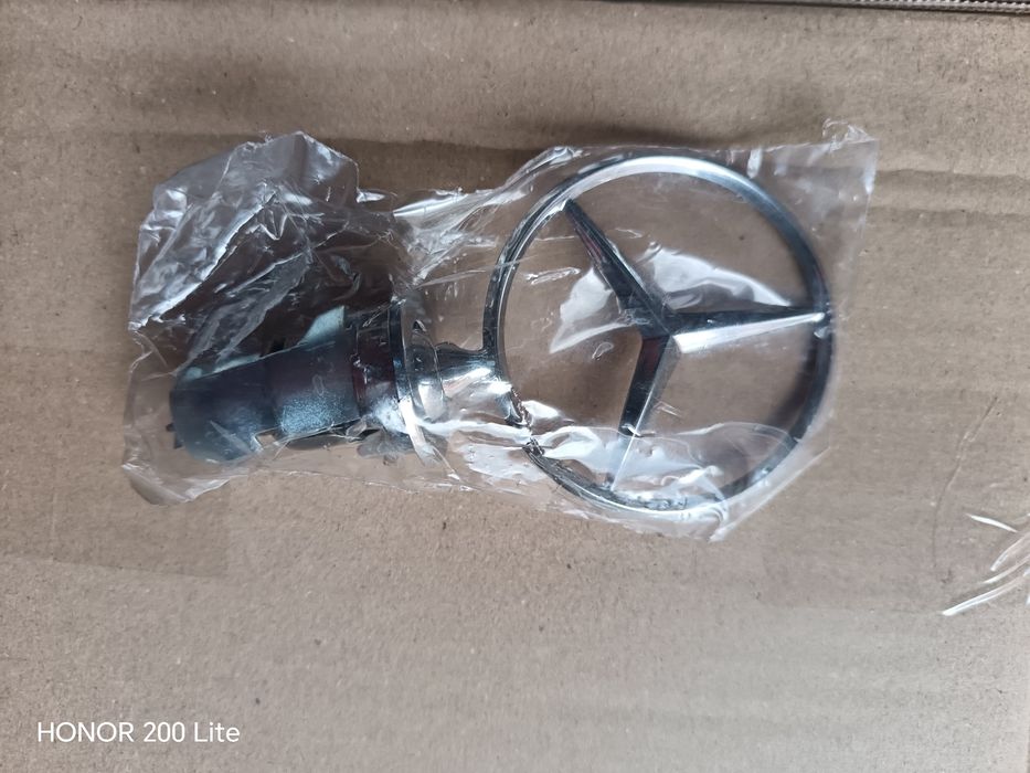 Emblema Star Mercedes Benz, montare pe capota