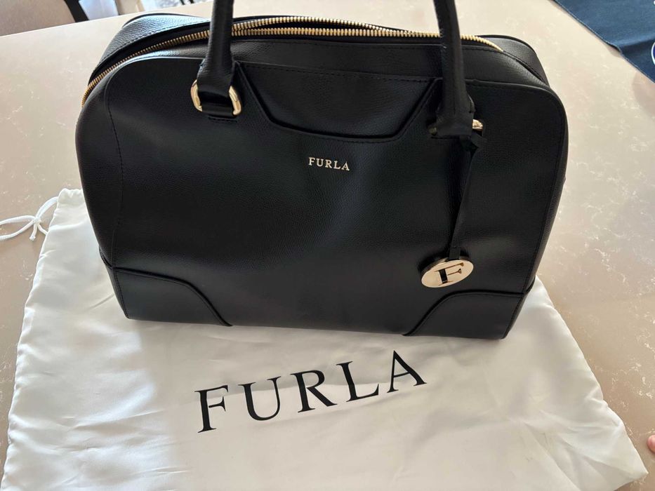 Черна дамска чанта FURLA