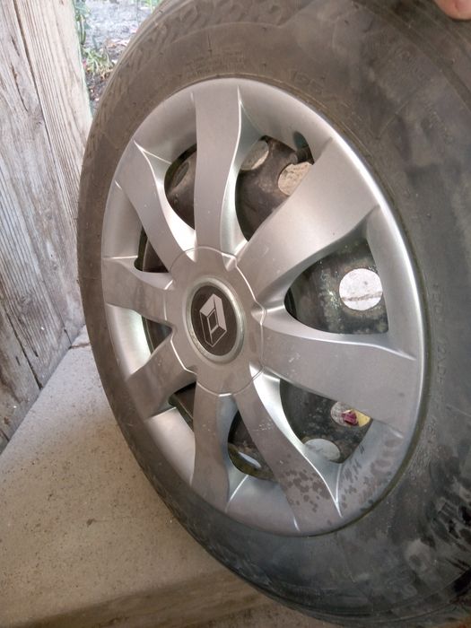 Set jante cu anvelope  noi Renault/Dacia  r15
