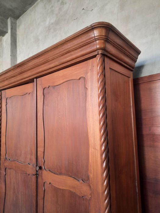 Sifonier antic din lemn masiv