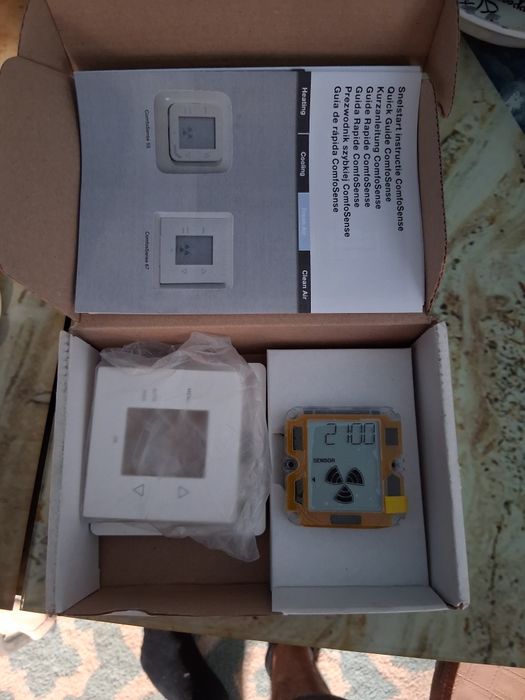 Panou de control Zehnder ComfoSense CS67 pentru unități de ventilație centralizata