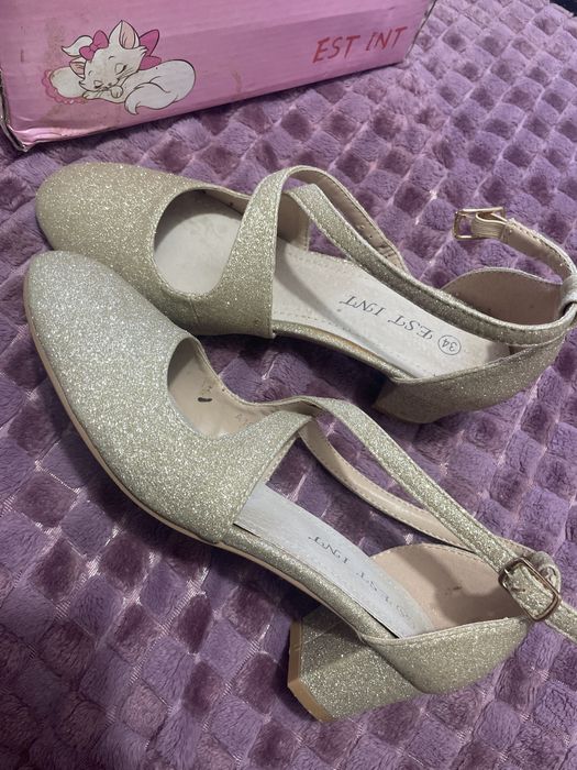 pantofi cu toc , eleganti