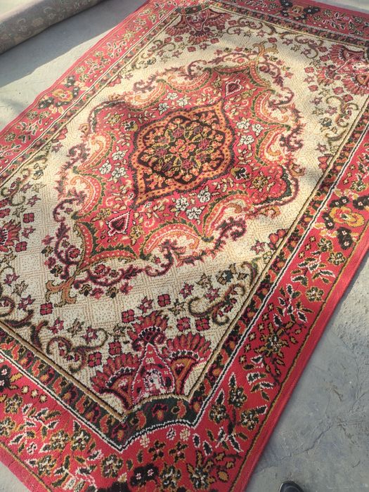 Гилам 2/3 сотилади