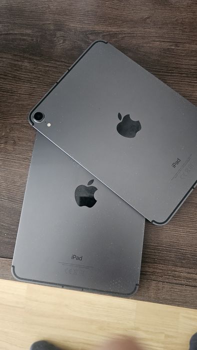 Doua ipad-uri mini 6 wi -fi plus cellular