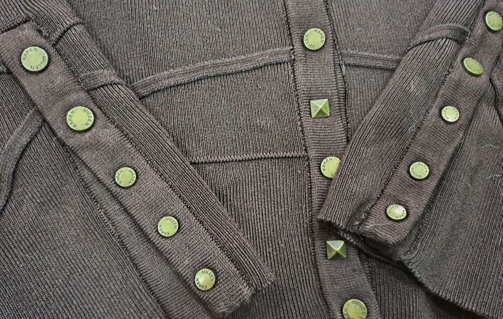 Две маркови блузи