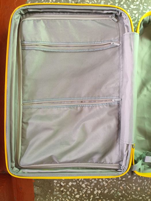 Продам дорожный чемодан