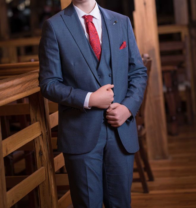 Vând costum băiat/bărbat