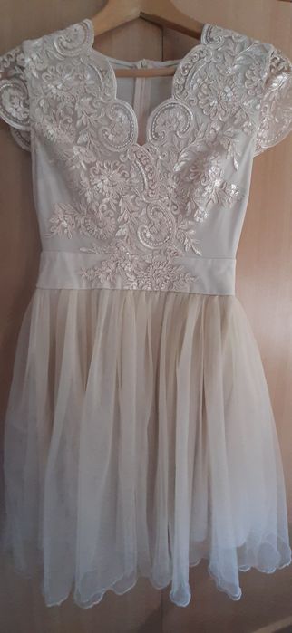 Rochie marimea 38,(este 36) noua cu eticheta cu dantela si tull .