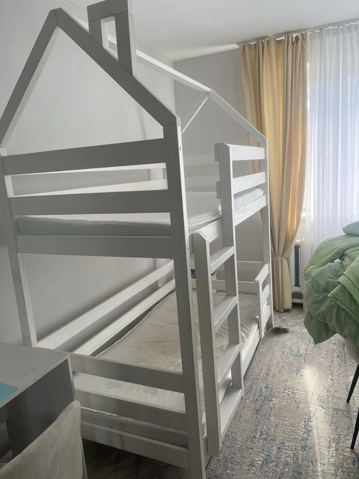 Двухьярусная кровать