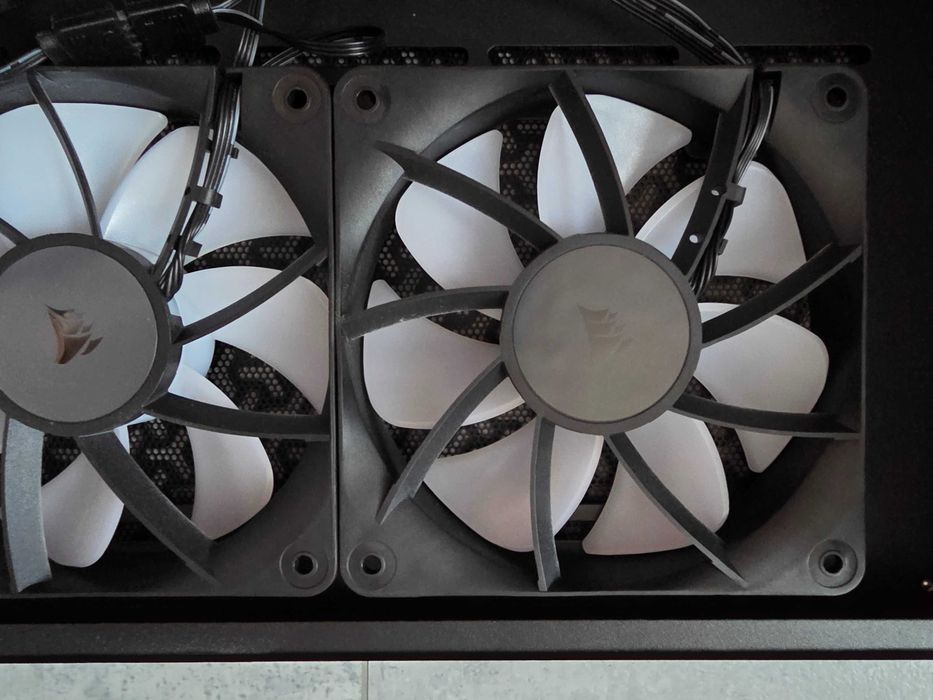 Vand CORSAIR 3500X ARGB Mid-Tower ATX PC Case