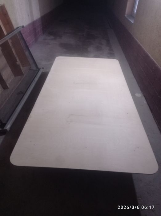 Продается стол для гостиной