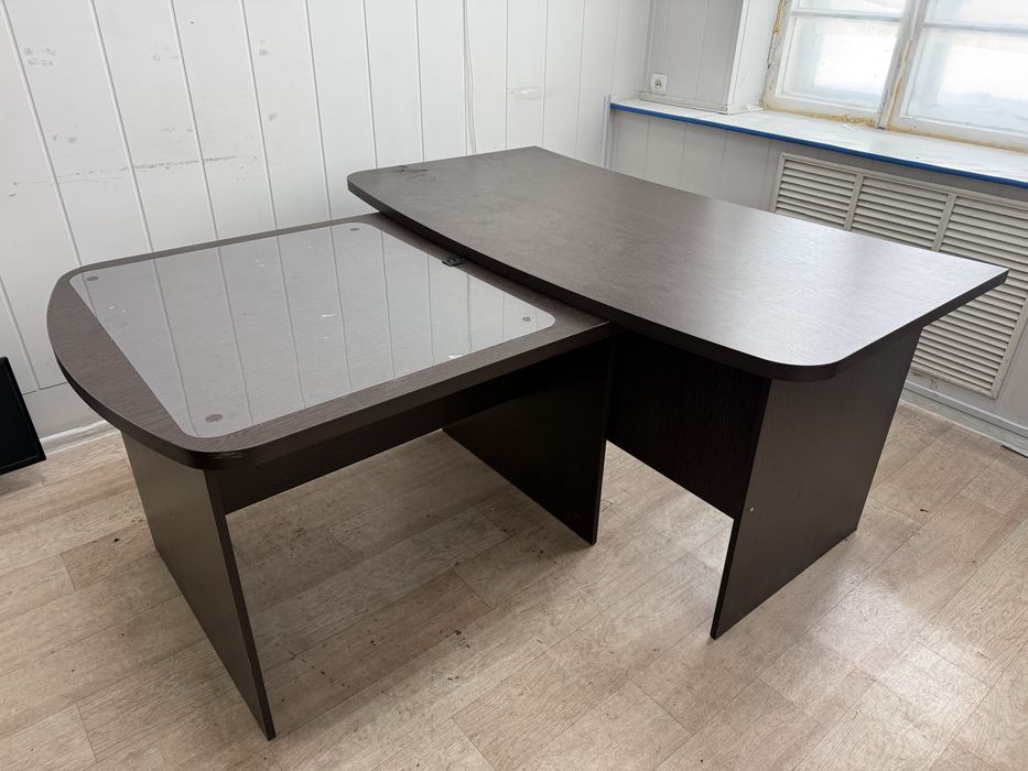 Продам стол руководителя с брифинг приставкой