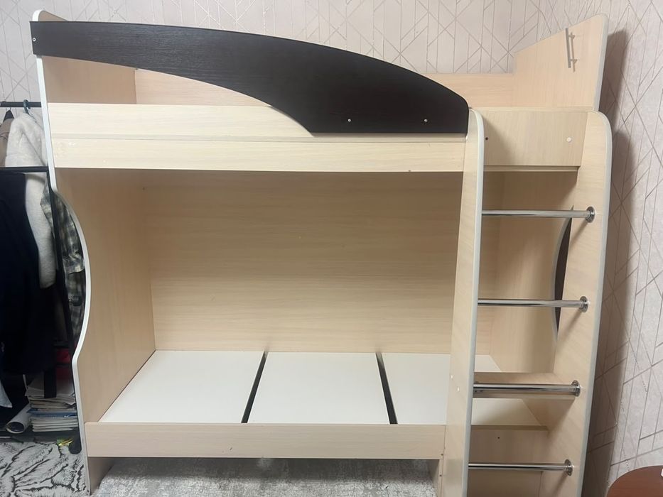 Продам двухярусную кровать