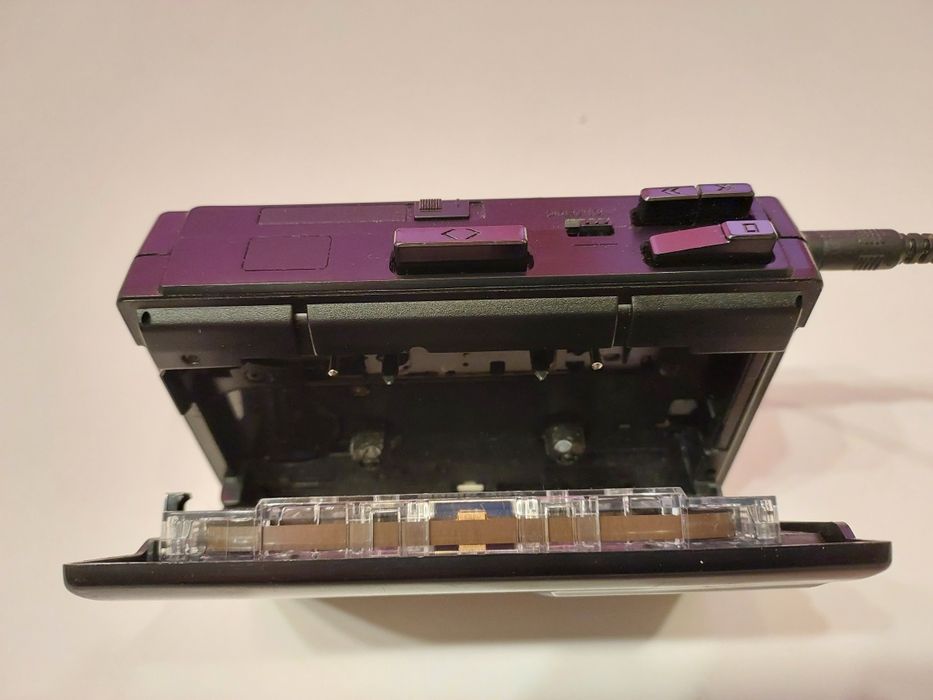 Walkman Aiwa, auto reverse, tuning digital FM/AM. Stare foarte bună.