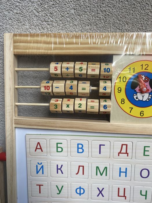 Дървена магнитна дъска със сметало, часовник и комплект букви и цифри