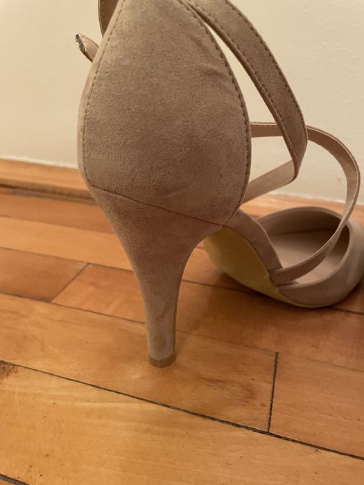 Pantofi cu toc marimea 40.