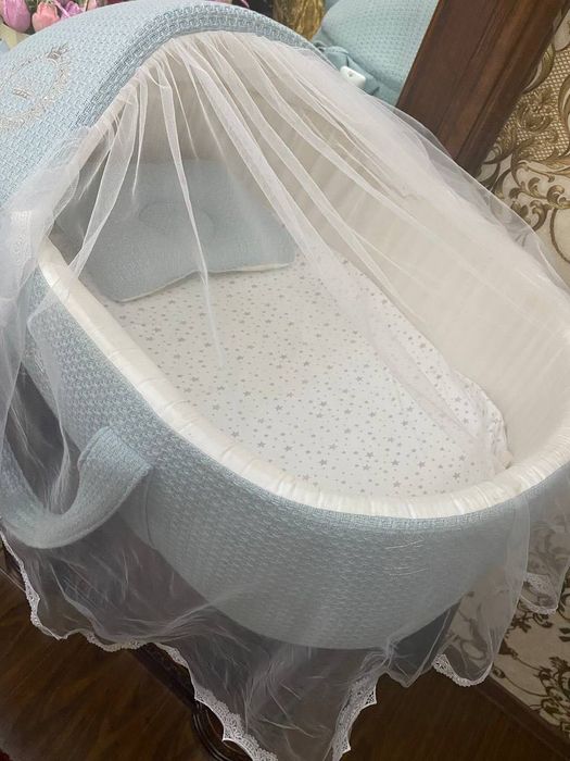 Chaqaloqlar uchun mo'ljallangan savat-gnezdo. Ko'p ishlatilmagan!