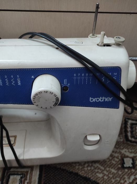 Продам швейную машинку