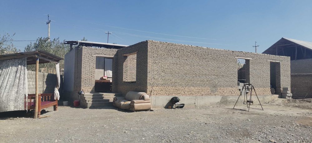 Янги ховли сотилади курилиши тугалланмаган