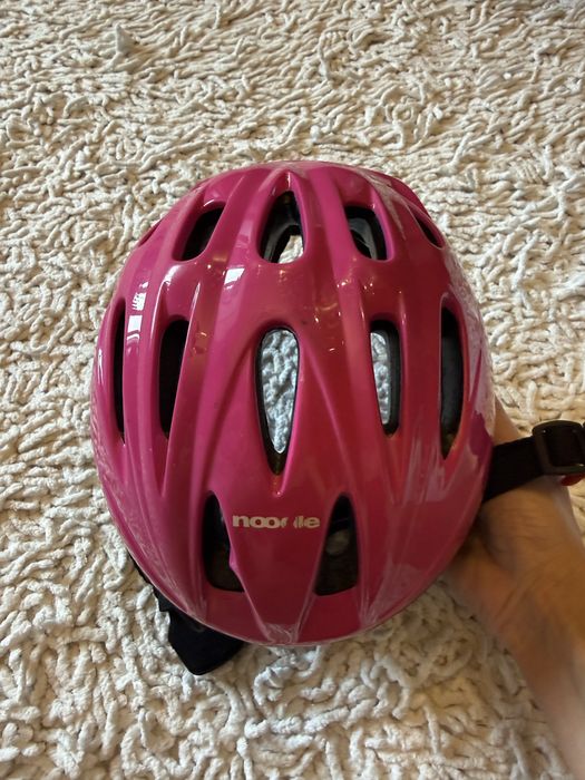 Защитный шлем для девочки 3-7 лет.