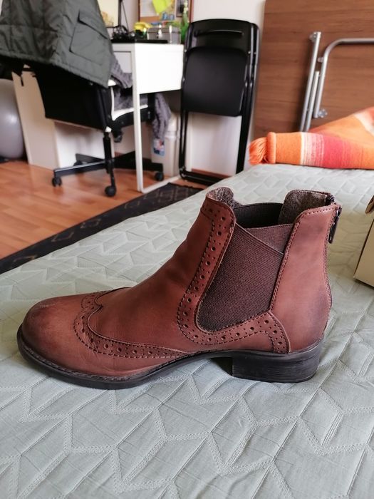 Ghete din piele, LASOCKI