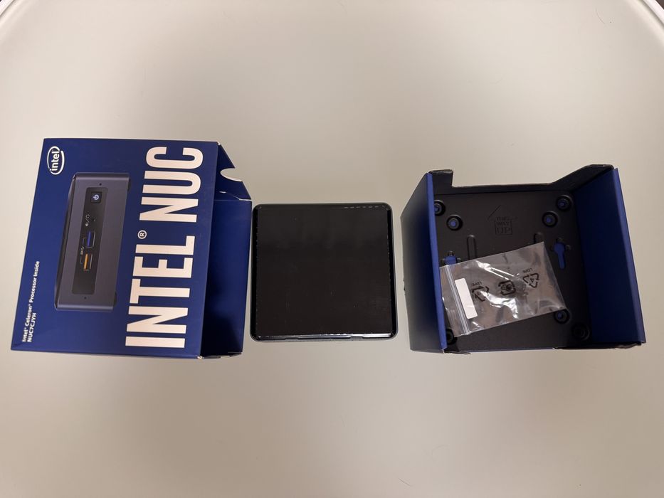 Mini PC Intel Nuc  Celeron J4004 4GB RAM SSD 240GB