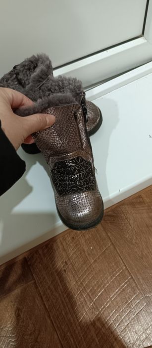 Продам зимние сапоги на девочку