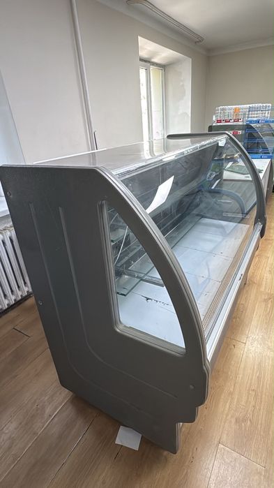 Продам колбасные витринные холодильники