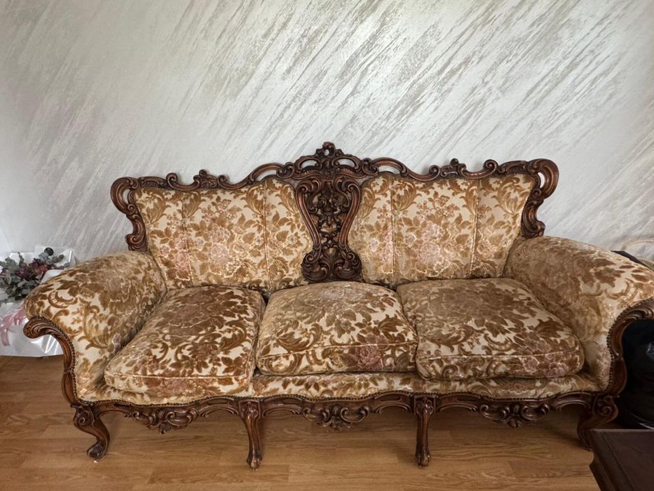 Canapea stil baroc